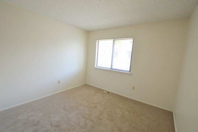 Building Photo - 3Bd/2.5Ba Lafayette Townhome Available Now