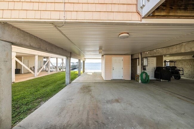 Building Photo - 9 Mashes Sands Rd