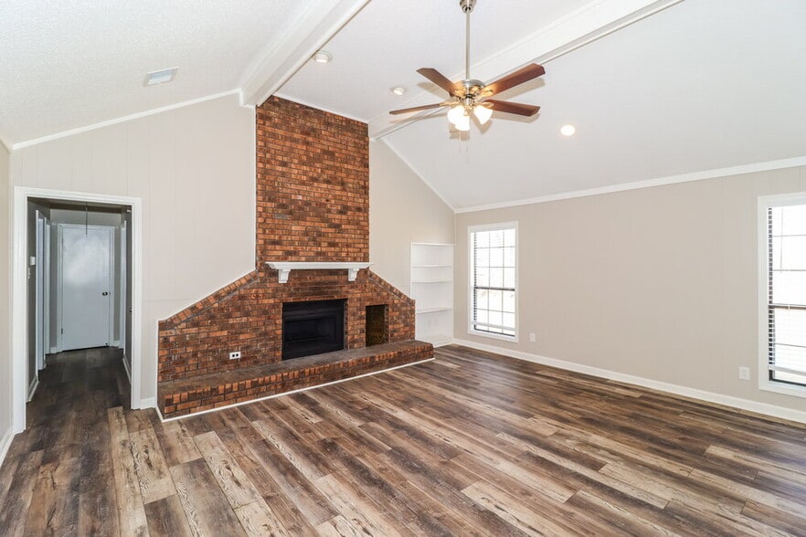 Building Photo - 5642 Crievewood Dr