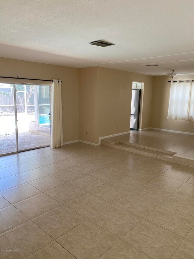 Building Photo - 466 Gateway Dr