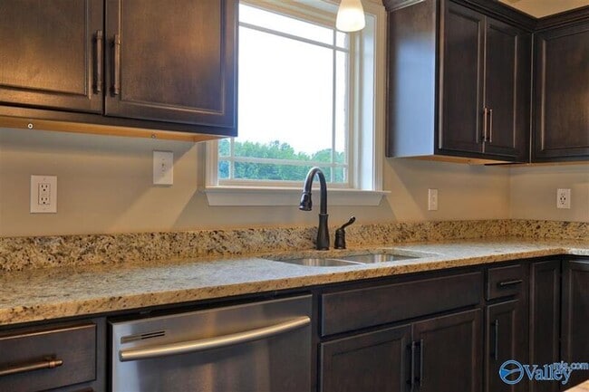 Building Photo - 106 Hulsey Ln