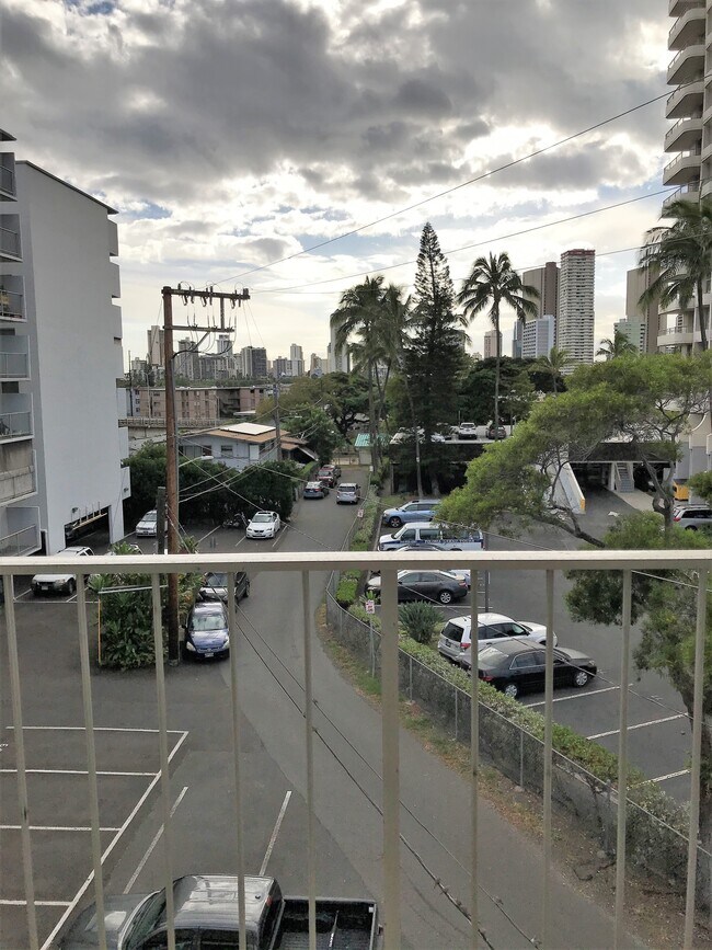 Building Photo - 2873 S King St