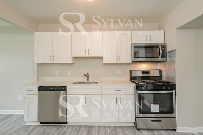 Building Photo - Charming 3BR 2BA home