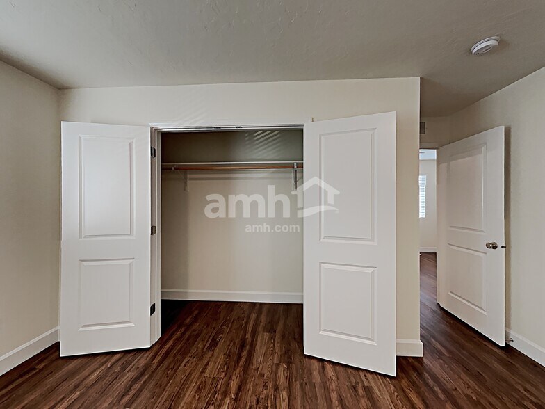 Building Photo - 9415 W Chino St