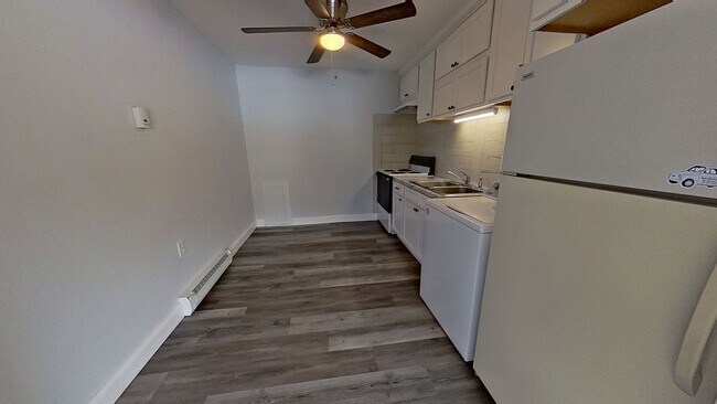 Building Photo - Quaint One Bedroom Apartment