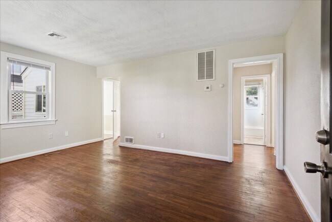 Building Photo - Downtown Newport News