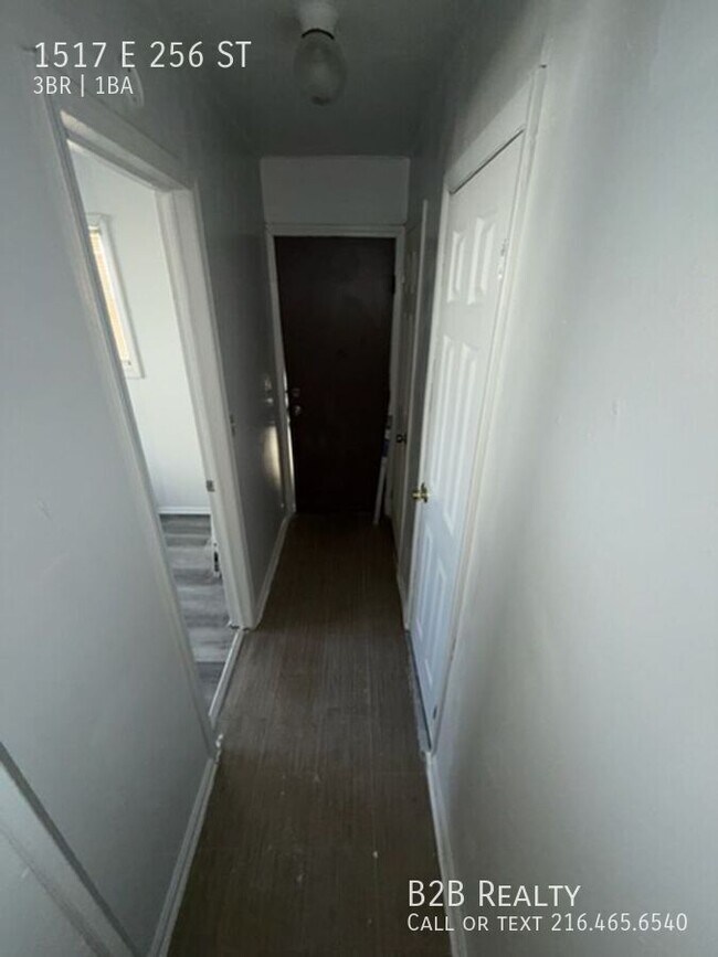 Building Photo - 1517 E 256th St