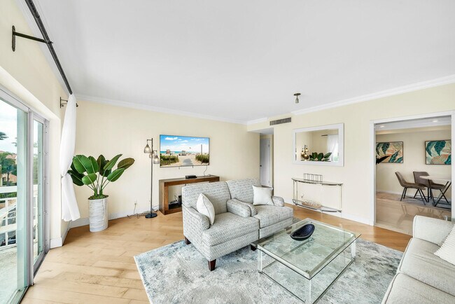 Building Photo - 250 Bradley Pl