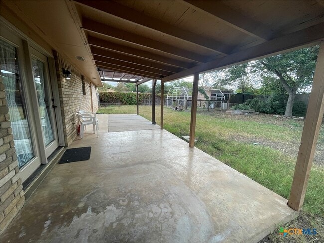 Building Photo - 1346 Carnation Ln