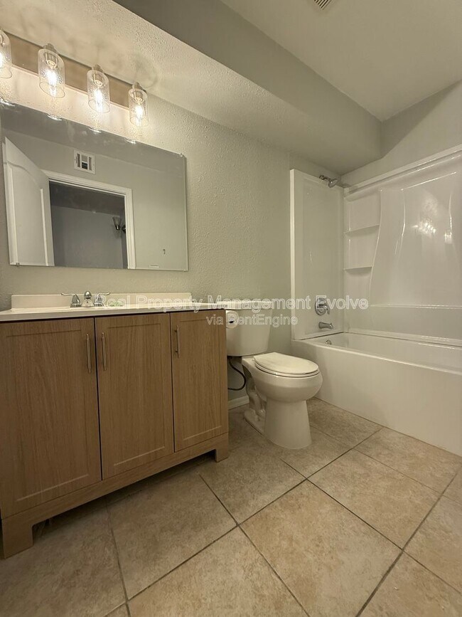 Building Photo - 1336 E Mountain View Rd