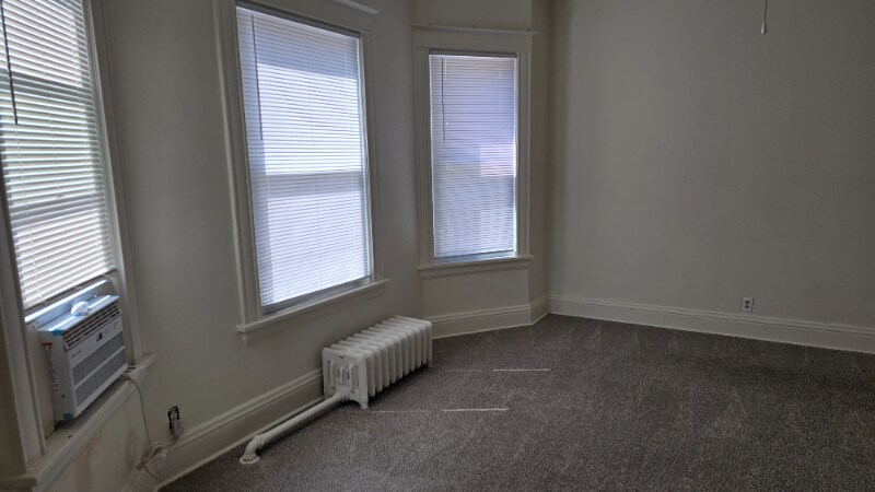 Building Photo - 610 S 35th St