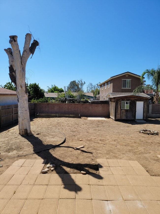 Building Photo - Craftsman home 2bed 1 bath, garage on a la...