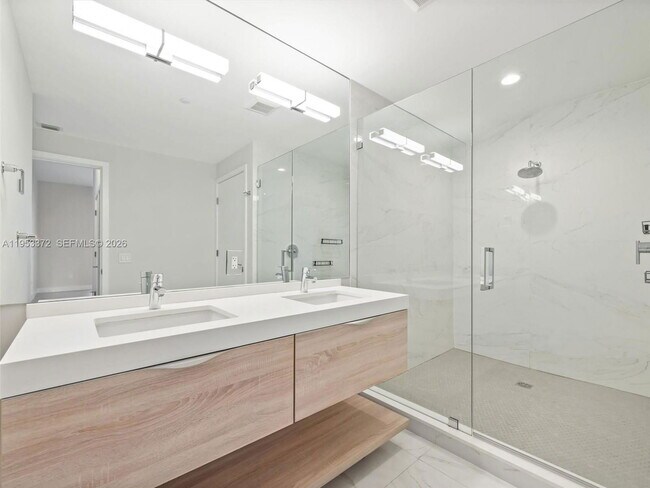 Building Photo - 16385 Biscayne Blvd