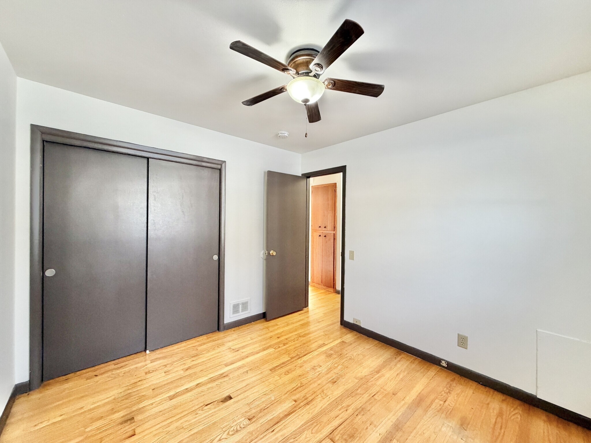 Building Photo - 2113 Lake Point Dr