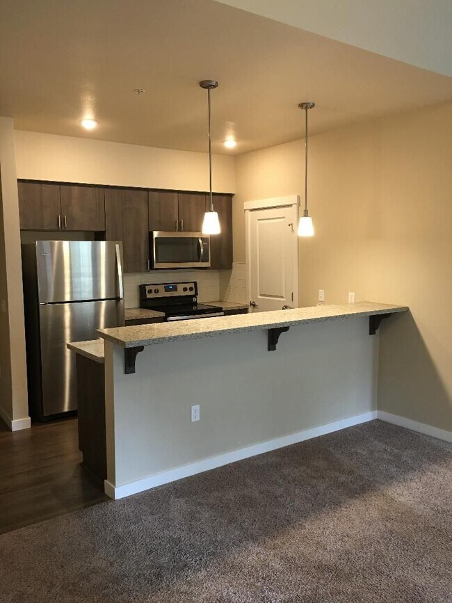 Building Photo - Spacious 3 Bedroom 2 bath!