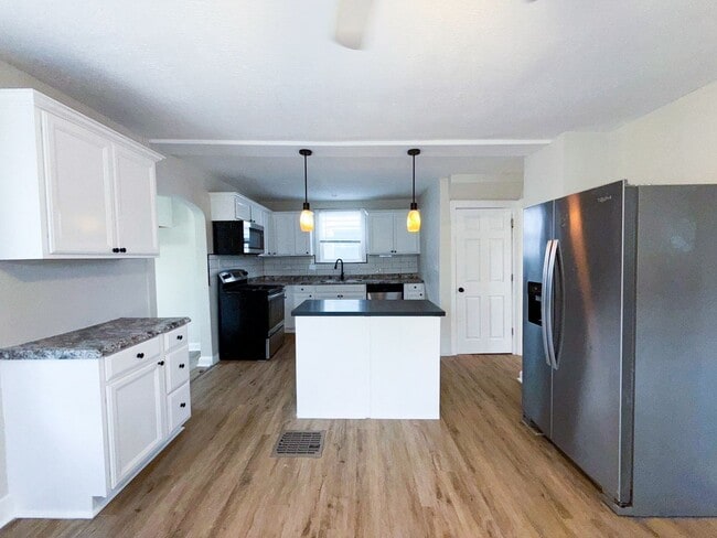 Building Photo - Gorgeous 3BR Renovation with Stylish Updates and Plenty of Space!