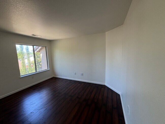 Building Photo - Ready to Move? Pet Friendly