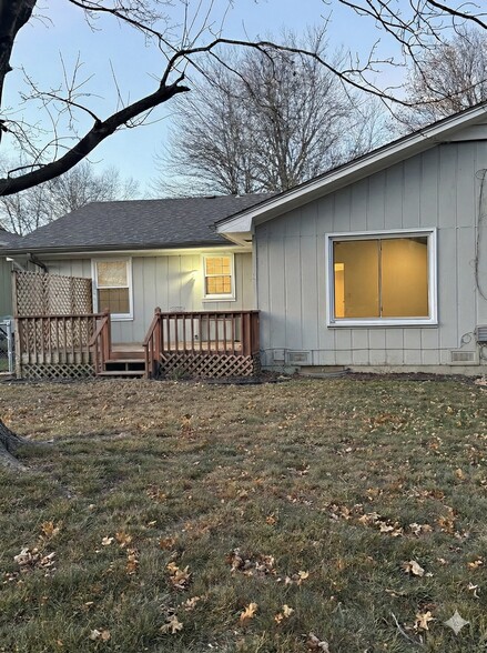Fenced in backyard and deck - 1522 E Camino Alto St
