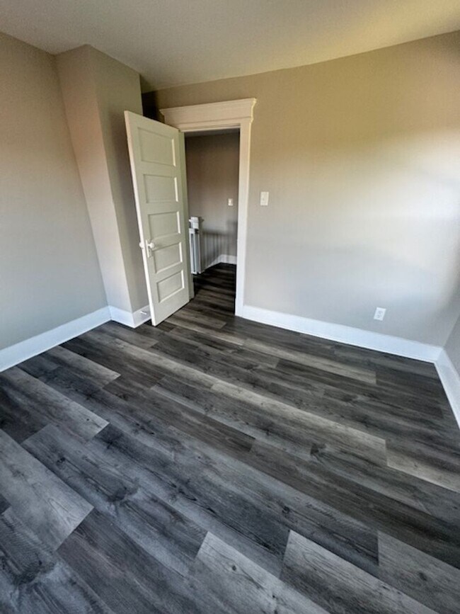 Building Photo - 3 bedroom