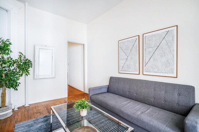 Building Photo - 223 E 14th St