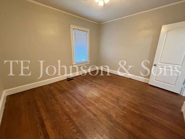 Building Photo - 2 Bedroom Home in Washington Park