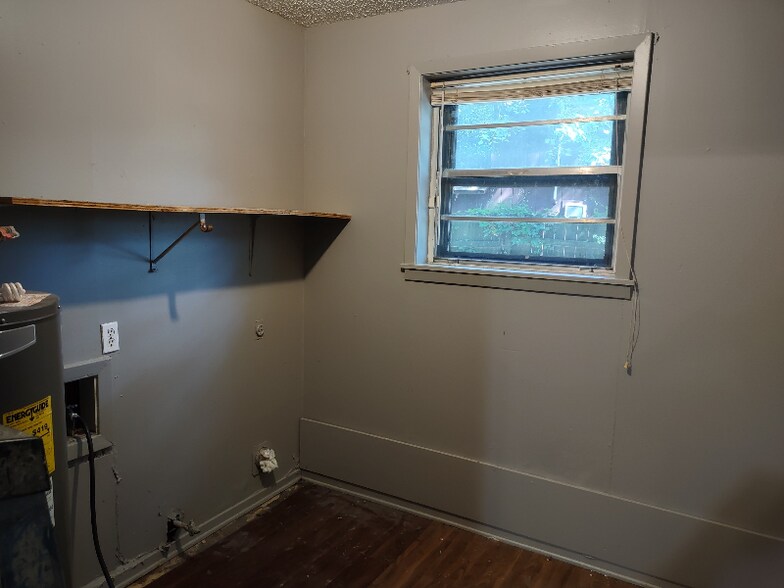 Building Photo - 304 Beasley St