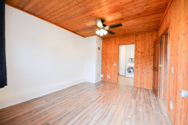 Building Photo - Darling 1 bedroom 1 bath guest house in Rancho Carrillo!