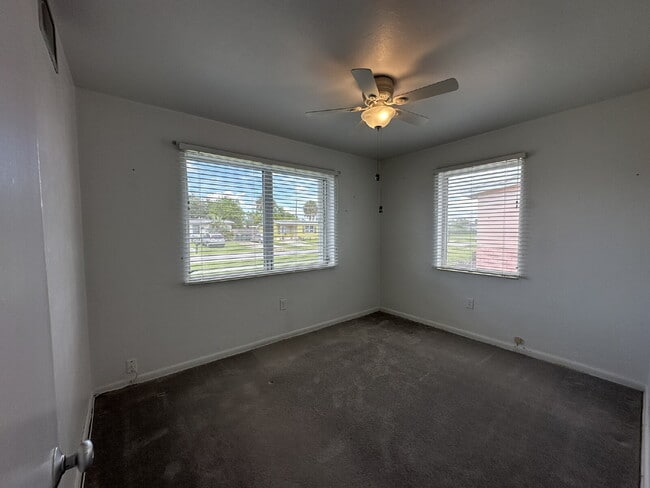 Building Photo - "Charming 3-Bed, 2-Bath in North Port!"