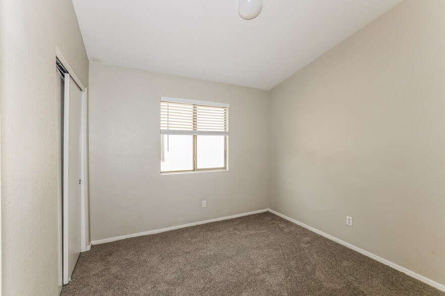 Building Photo - 11190 W Las Palmaritas Dr