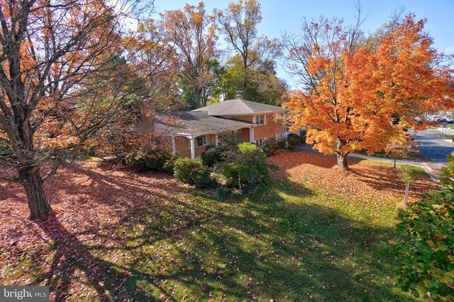 Building Photo - 6220 Robinwood Rd