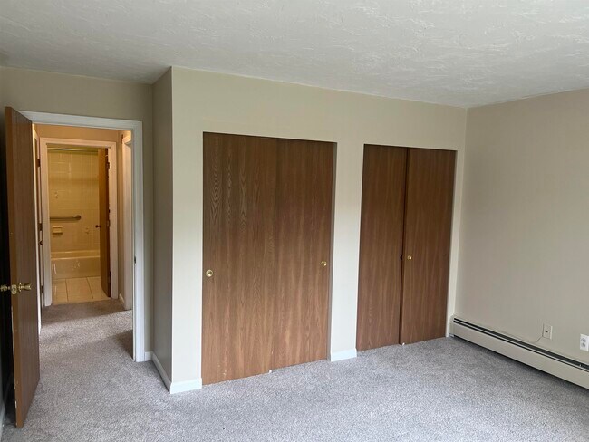Building Photo - 383 Huse Rd