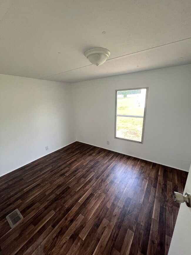 Building Photo - 2 BR, 2 BA single-wide in Pikeville *LAWN CARE INCLUDED*