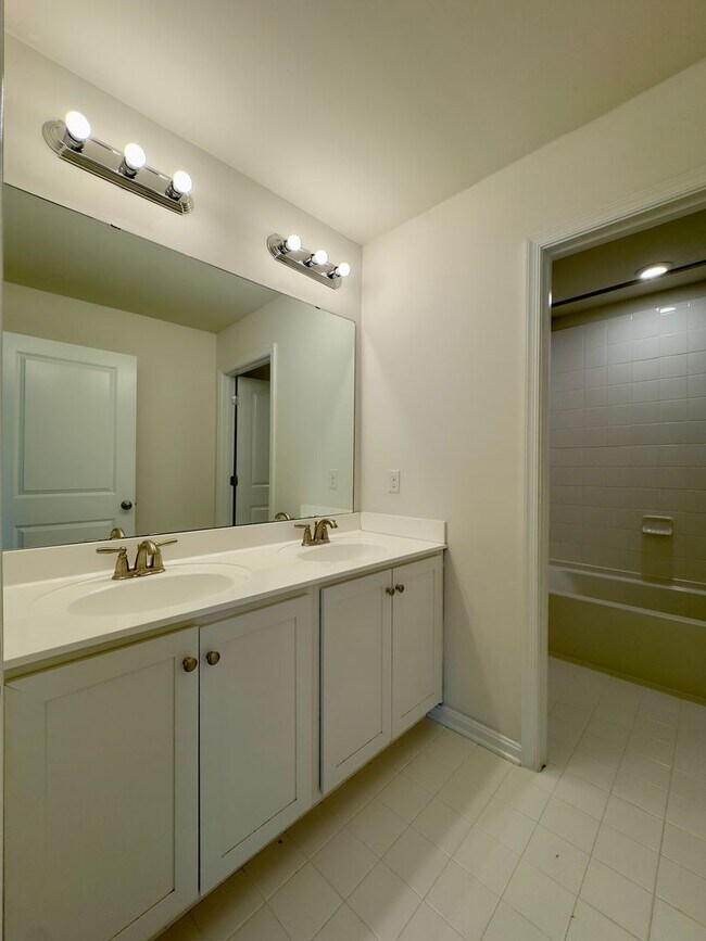 Building Photo - Charming 4 Bedroom/2.5 Bathroom Home in Bel Air, MD!
