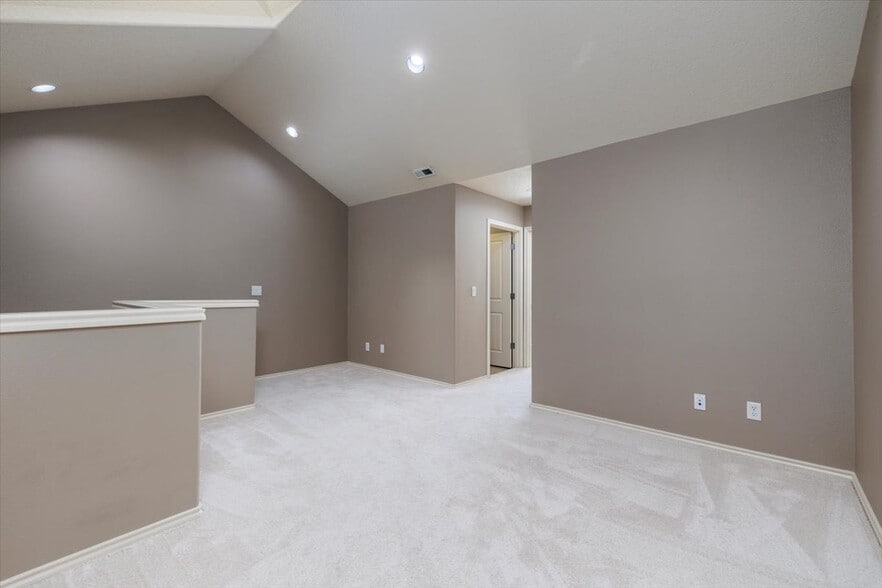 Bonus Rm & Laundry Rm Entry - 15186 SW Canyon Wren Way