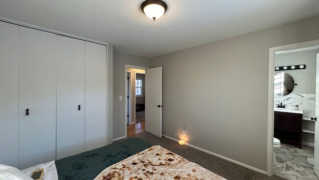 Building Photo - 3 Bedroom 1.5 bath House