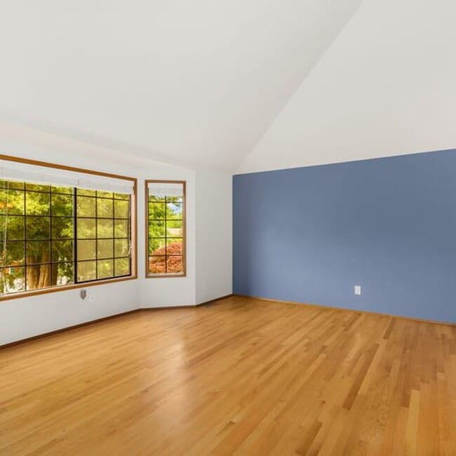 Building Photo - Spacious Education Hill Beauty