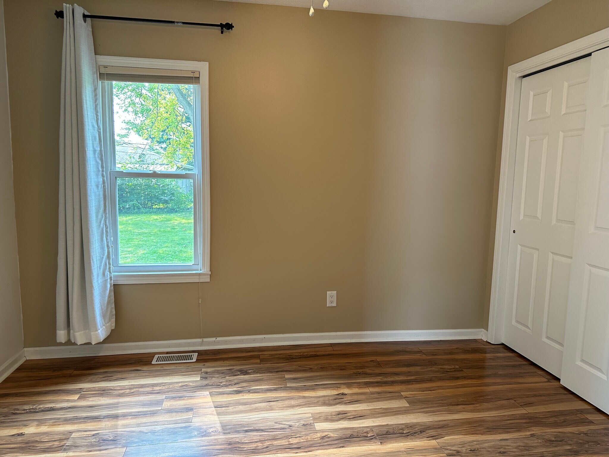 Building Photo - 1409 Miller Dr