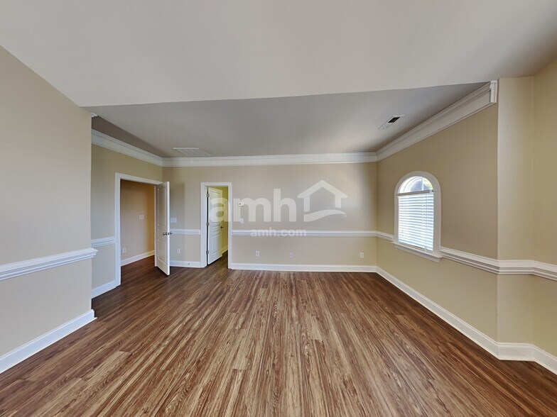 Building Photo - 8320 Willow Branch Dr