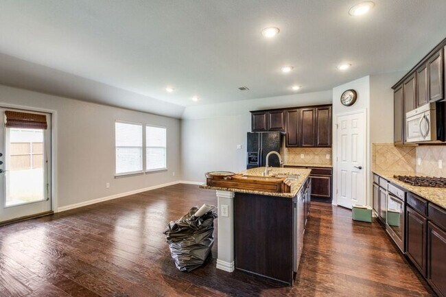 Building Photo - 612 Excalibur Dr