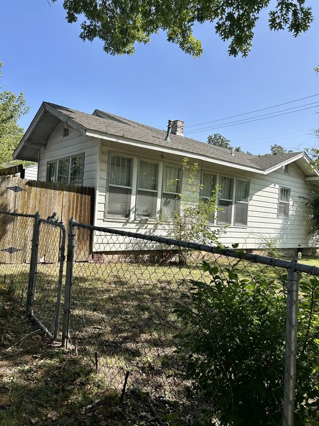 Building Photo - 215 S 29th St