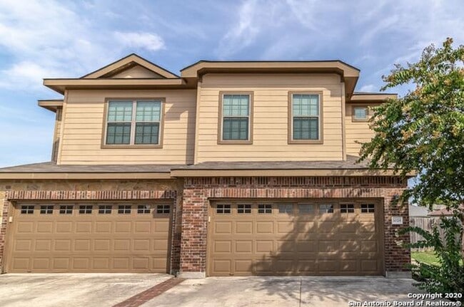 Building Photo - 1028 Brown Rock Dr