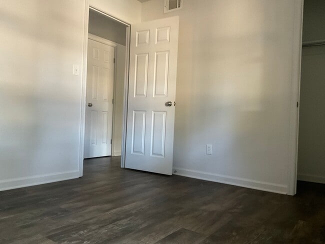 Building Photo - $1,200.00 Move-in-Special