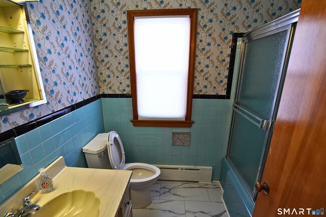 Building Photo - 30 Day Spring Ave