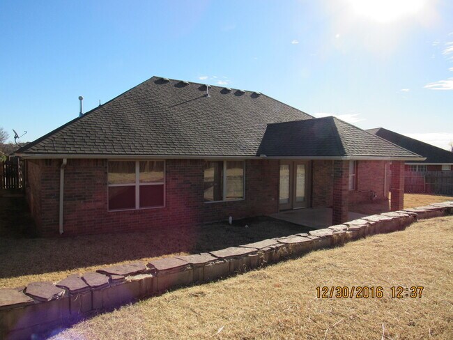Building Photo - BEAUTIFUL HOME IN WOLFCREEK AREA!!!