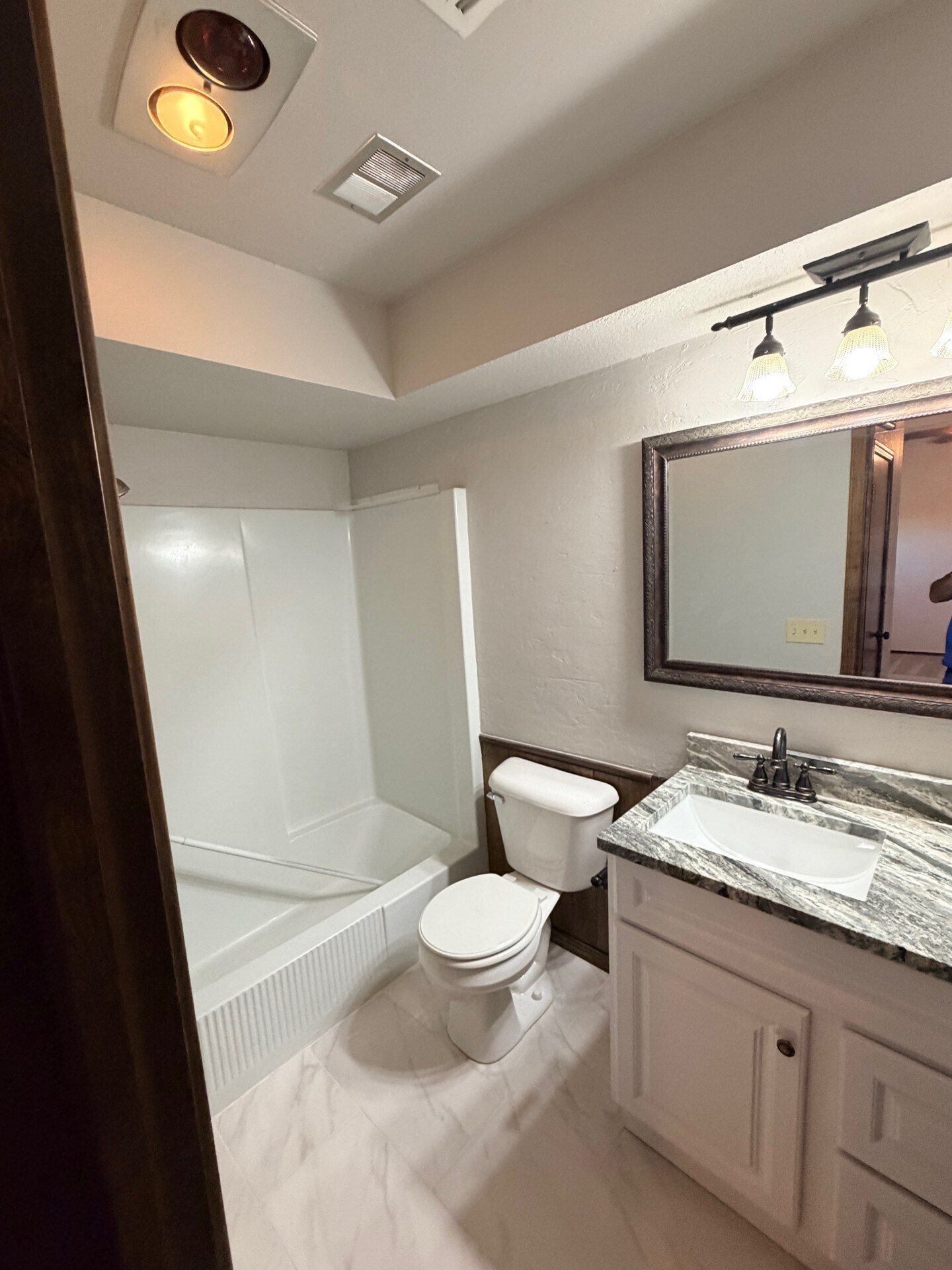 Building Photo - 1820 Windhill Ave