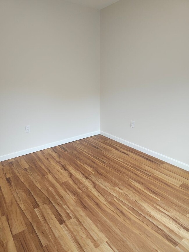 Building Photo - A Flexible Floor Plan That Adapts to You - One Bedroom with Den Apartment