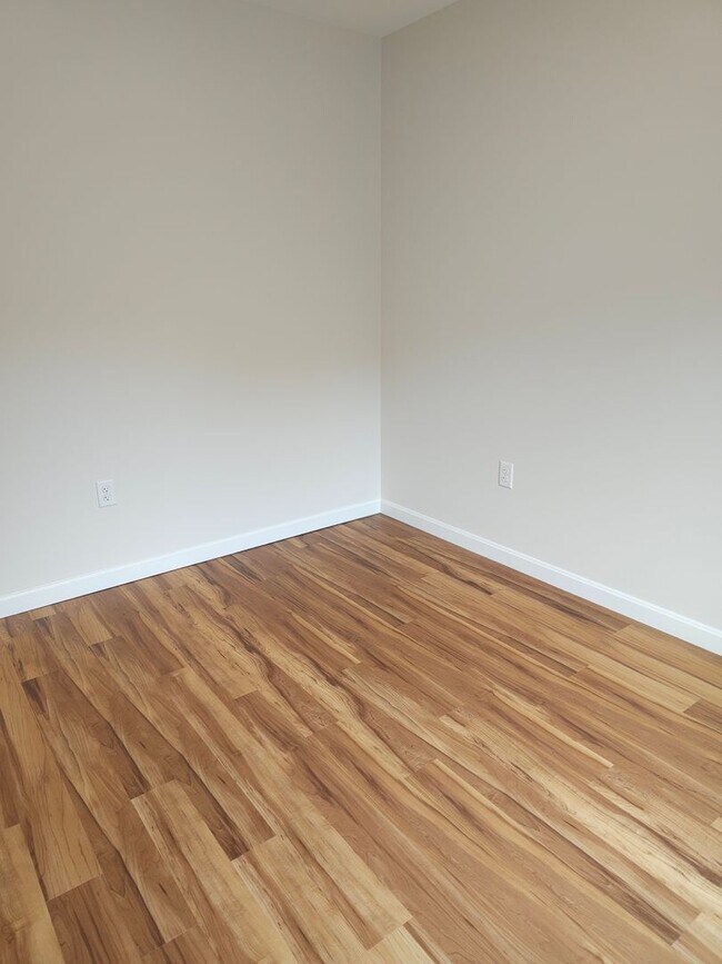 Building Photo - Village at Autumn Pond II:  One Bedroom plus Den with Balcony