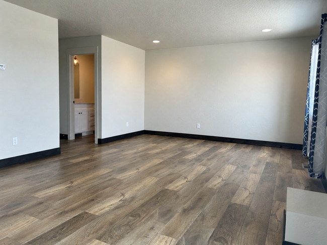 Building Photo - 3 Bed / 2.5 Bath Townhouse with Fenced Yard – Great Kalispell Location!