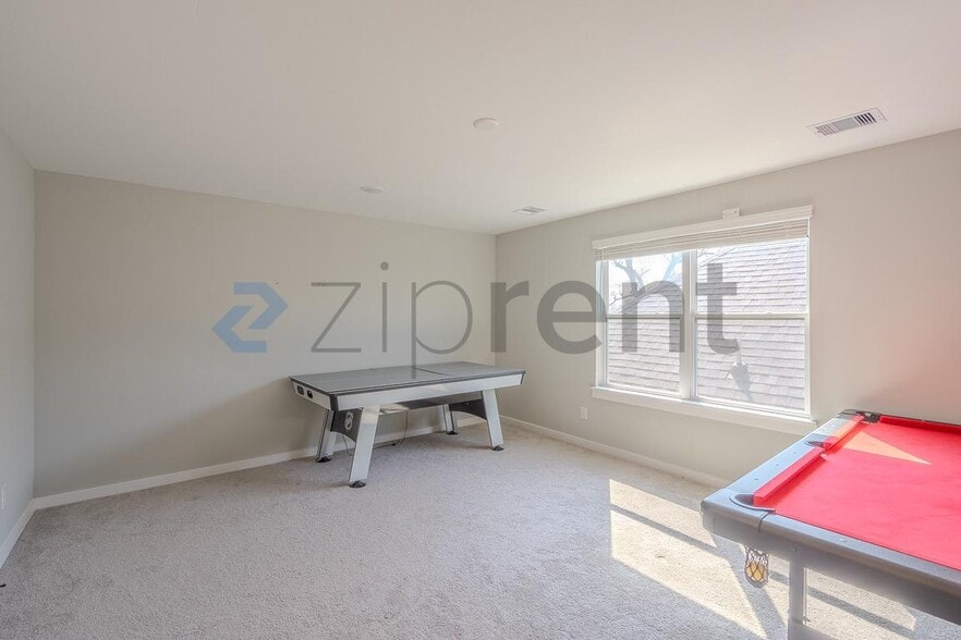 Building Photo - 6706 Parker Grv Ln