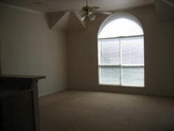 Building Photo - 3/2/2 in a quiet neighborhood located righ...